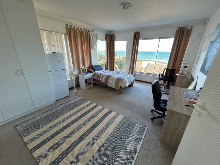 7 Bedroom Property for Sale in Wavecrest Eastern Cape